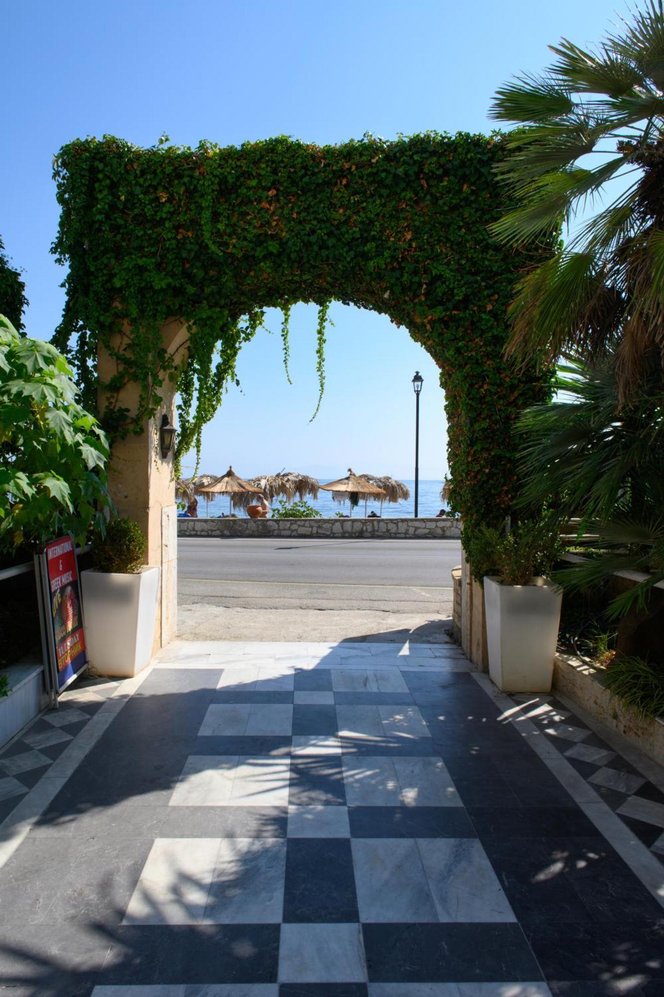 Potamaki Beach Hotel Benitses  Ngoại thất bức ảnh
