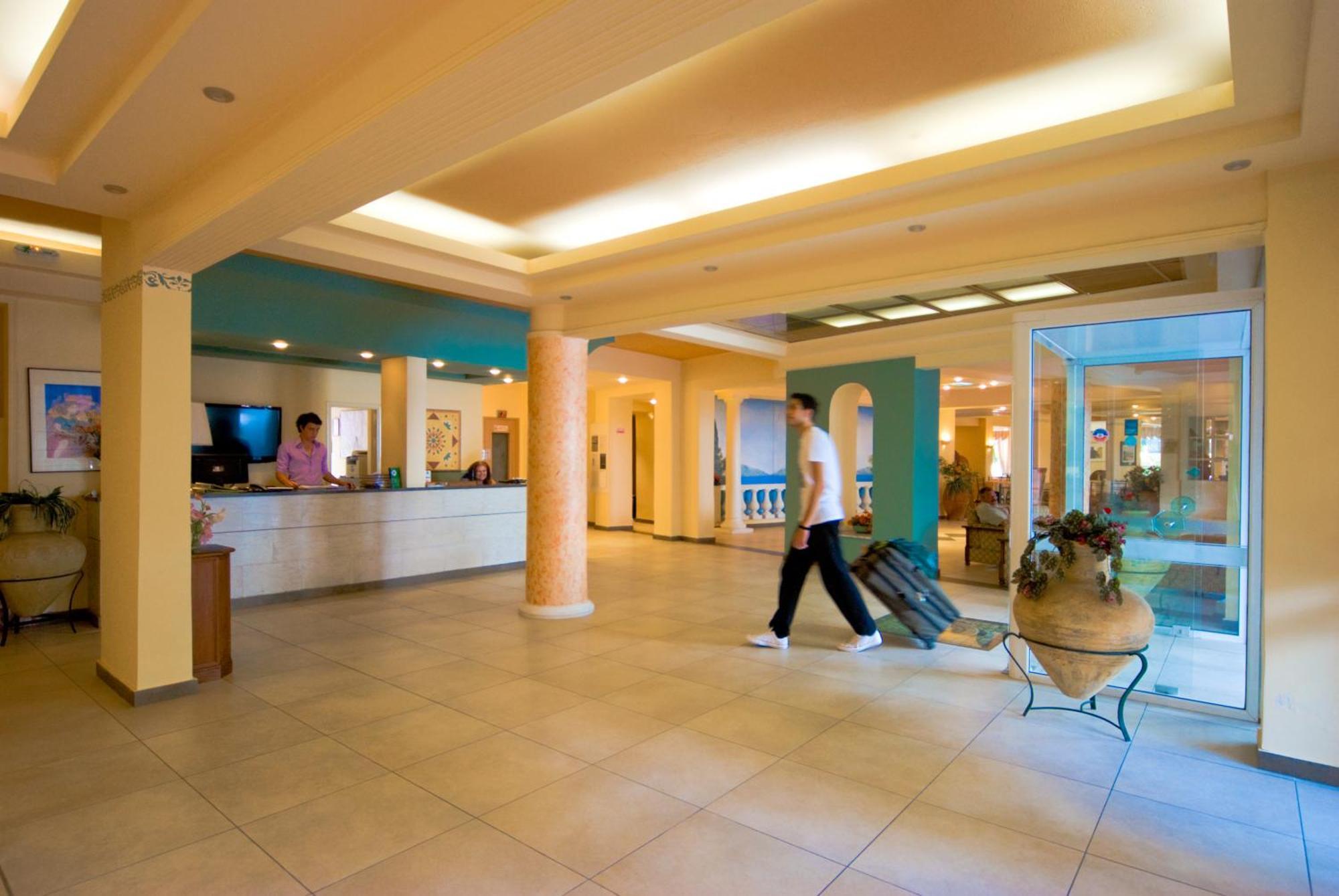 Potamaki Beach Hotel Benitses  Ngoại thất bức ảnh