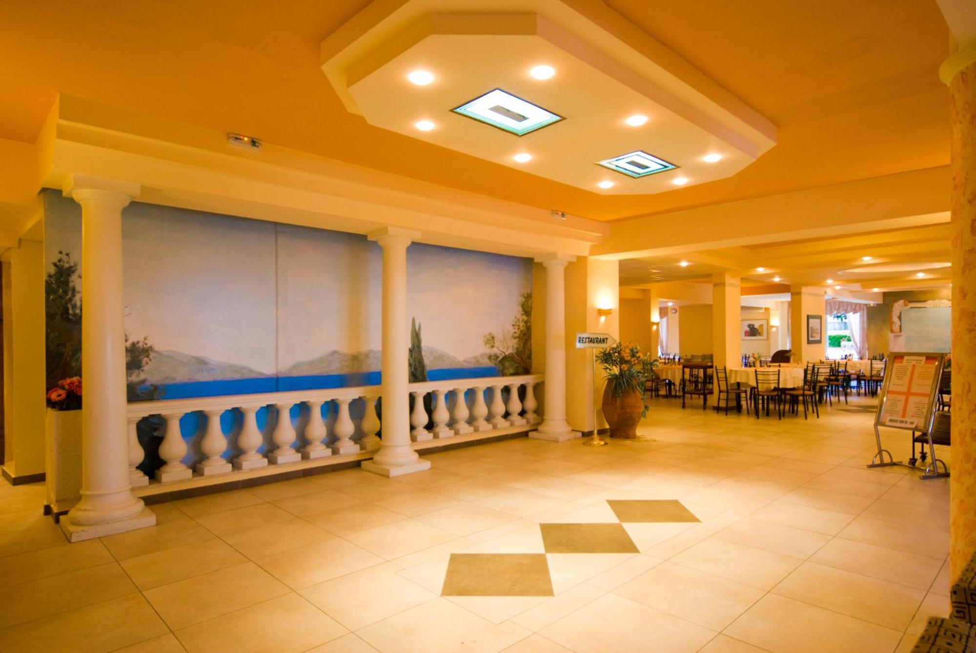 Potamaki Beach Hotel Benitses  Ngoại thất bức ảnh